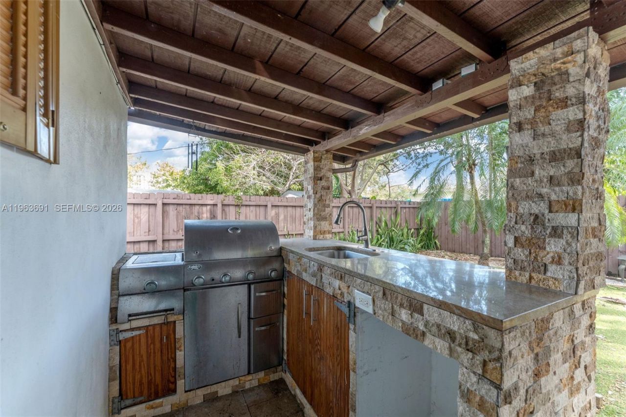 4220 SW 13th St , Unit 4220, Miami, FL 33134 Photo