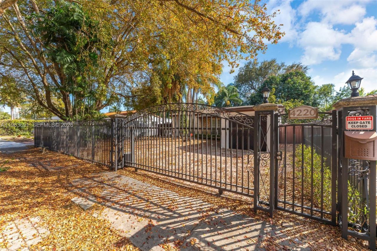 4220 SW 13th St , Unit 4220, Miami, FL 33134 Photo