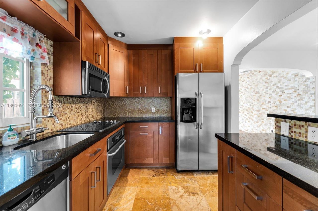 4220 SW 13th St , Unit 4220, Miami, FL 33134 Photo