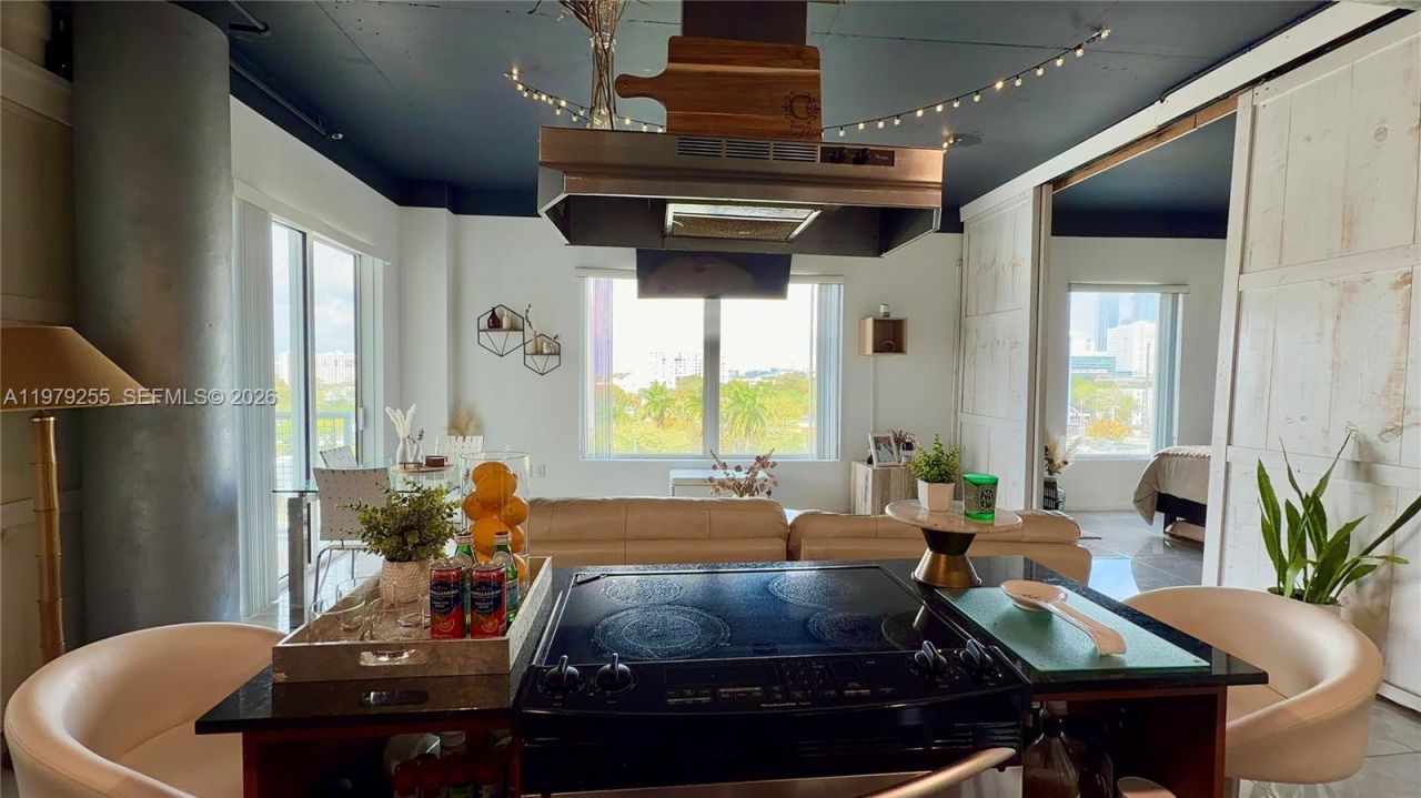 10 SW South River Dr , Unit 715, Miami, FL 33130 Photo