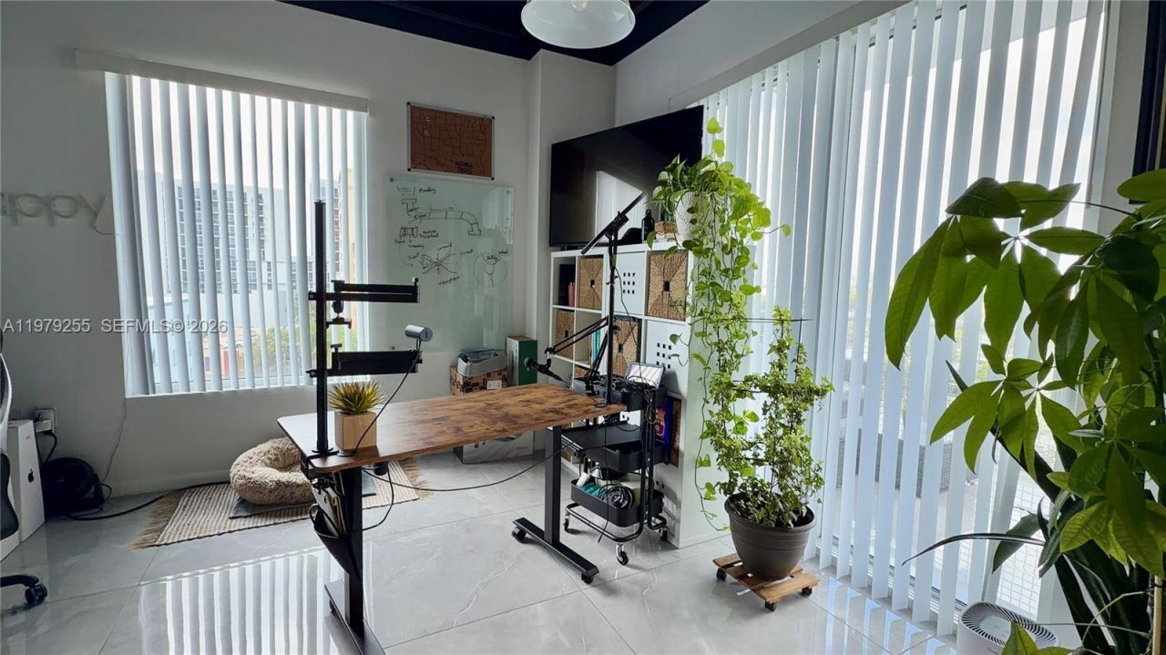 10 SW South River Dr , Unit 715, Miami, FL 33130 Photo