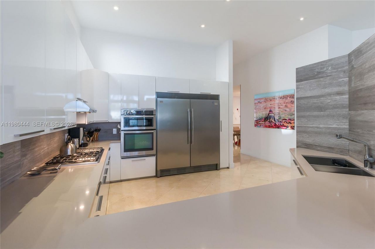 1651 NE 196th St , Miami, FL 33179 Photo