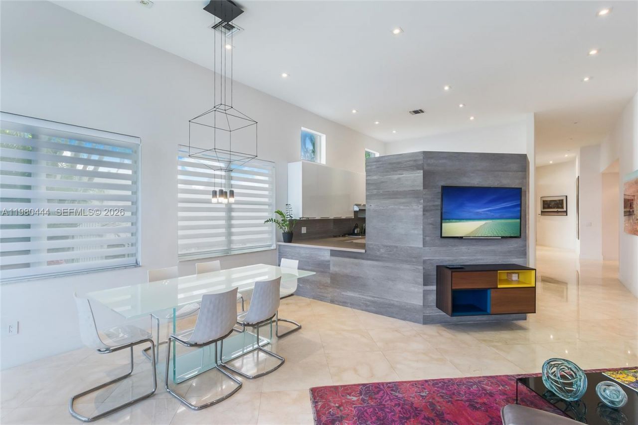 1651 NE 196th St , Miami, FL 33179 Photo