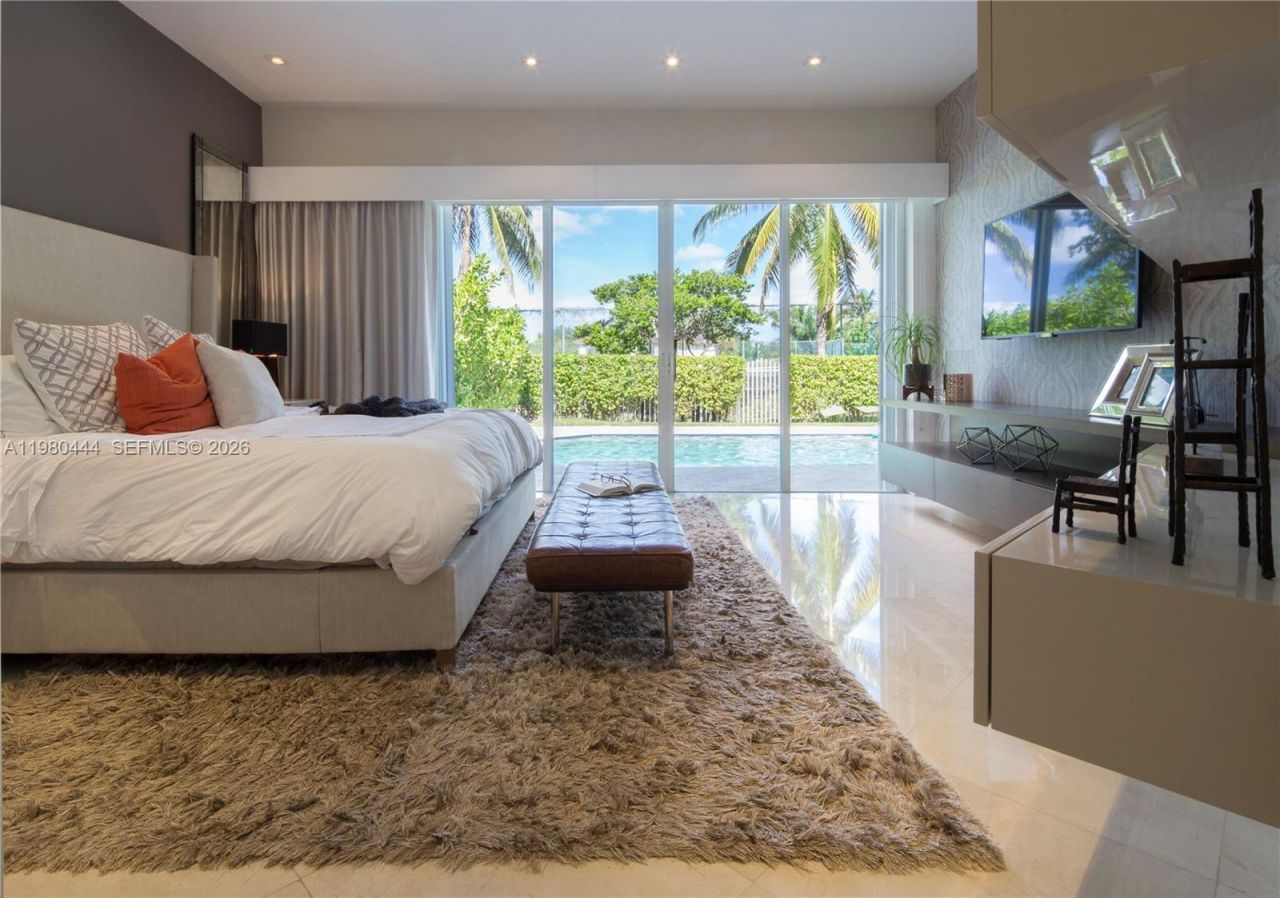 1651 NE 196th St , Miami, FL 33179 Photo