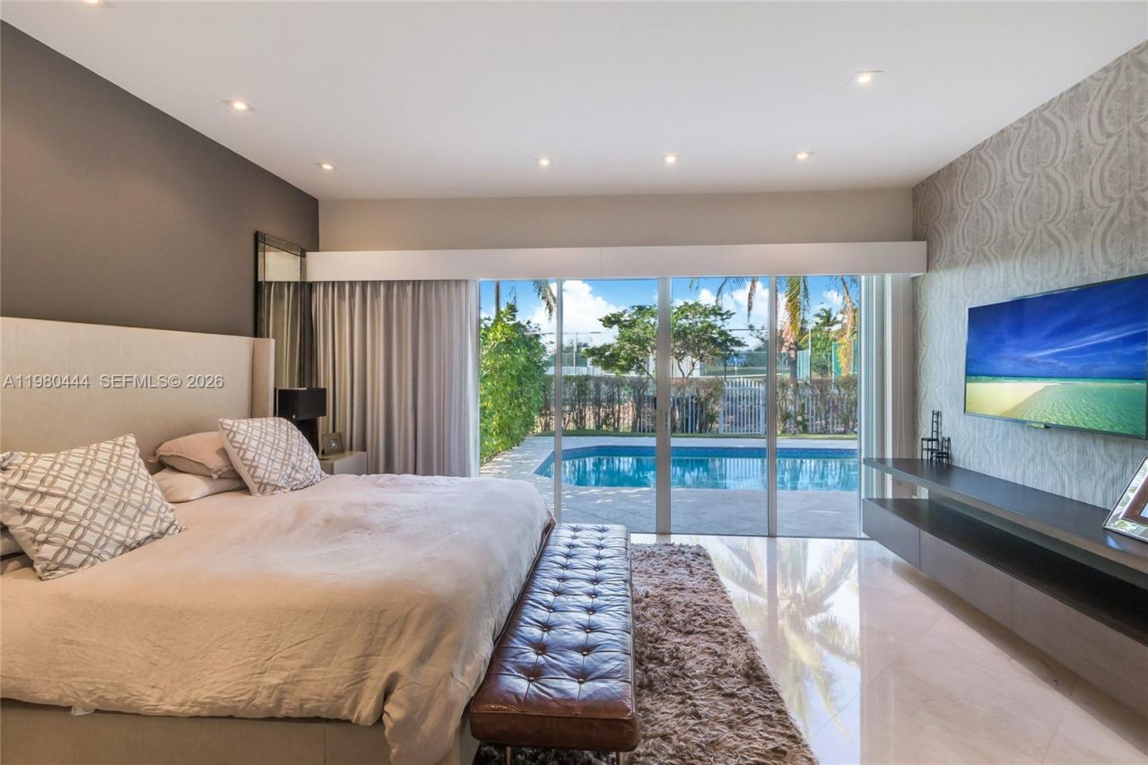 1651 NE 196th St , Miami, FL 33179 Photo