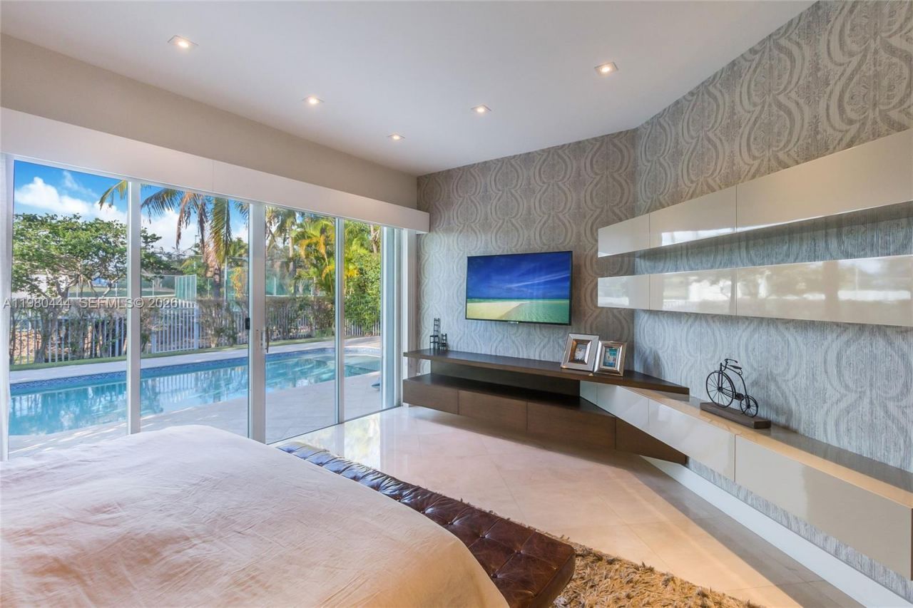 1651 NE 196th St , Miami, FL 33179 Photo