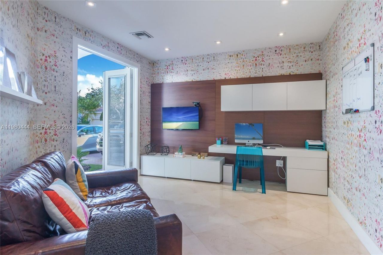 1651 NE 196th St , Miami, FL 33179 Photo