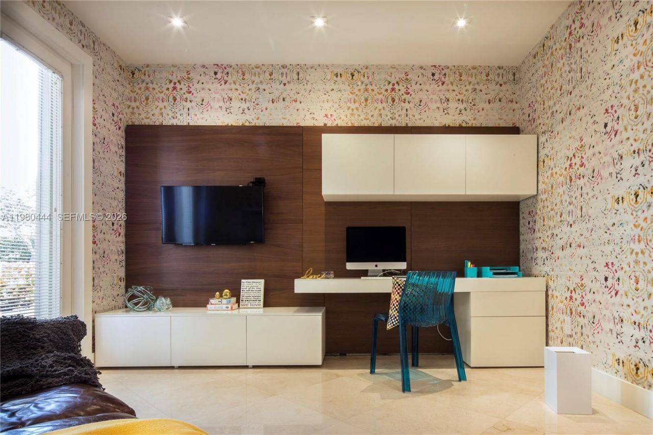 1651 NE 196th St , Miami, FL 33179 Photo