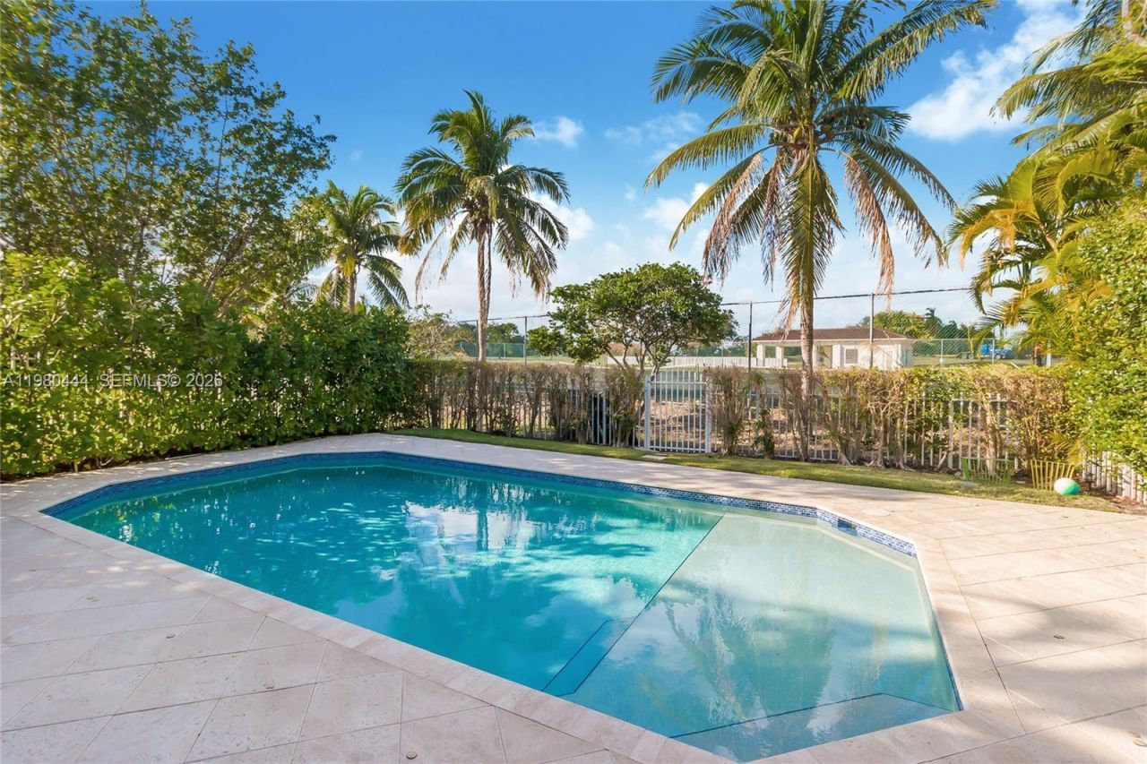 1651 NE 196th St , Miami, FL 33179 Photo