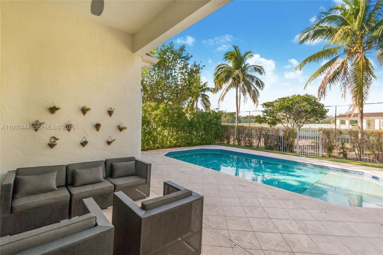 1651 NE 196th St , Miami, FL 33179 Photo