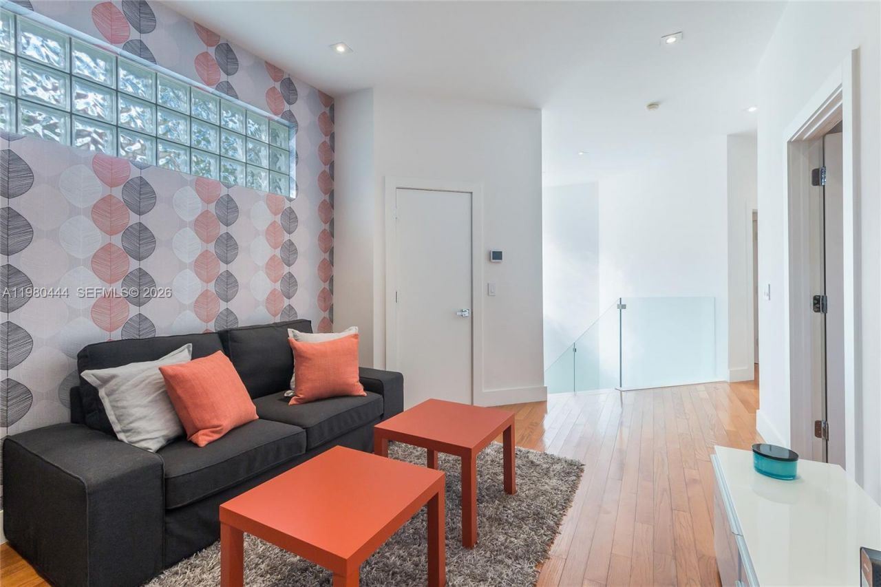 1651 NE 196th St , Miami, FL 33179 Photo