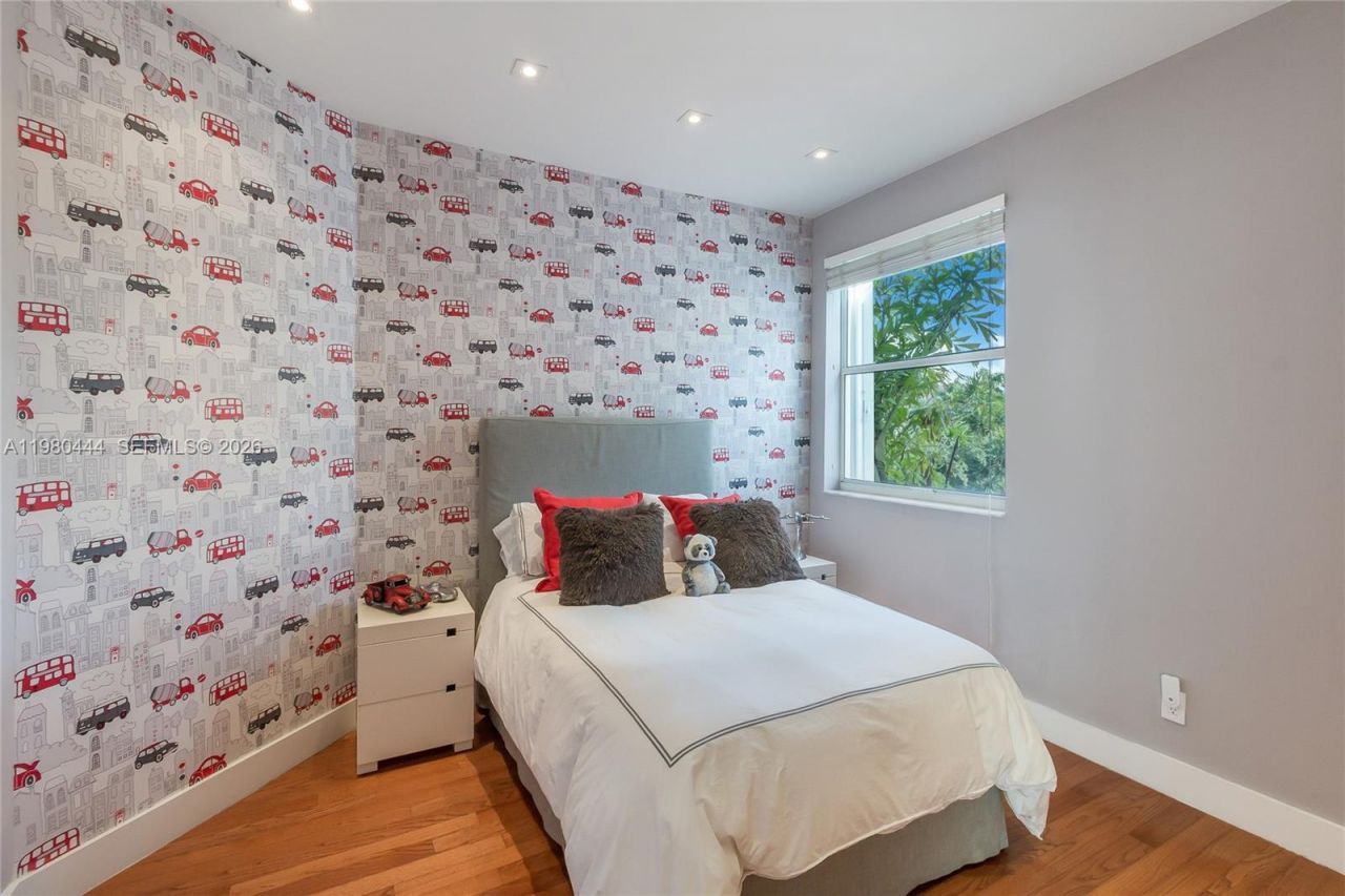 1651 NE 196th St , Miami, FL 33179 Photo