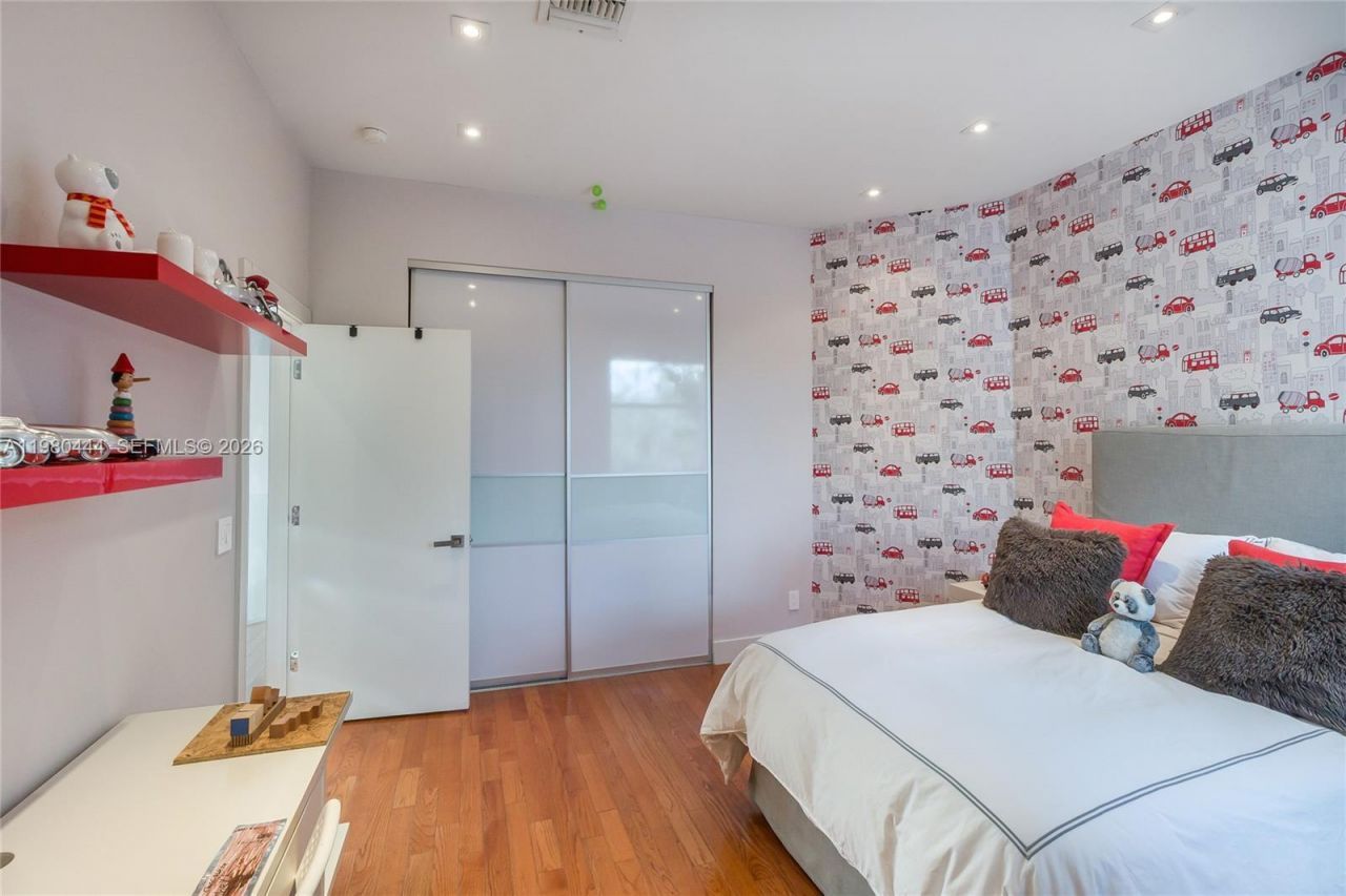 1651 NE 196th St , Miami, FL 33179 Photo