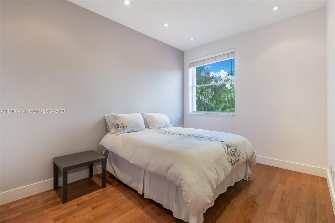 1651 NE 196th St , Miami, FL 33179 Photo