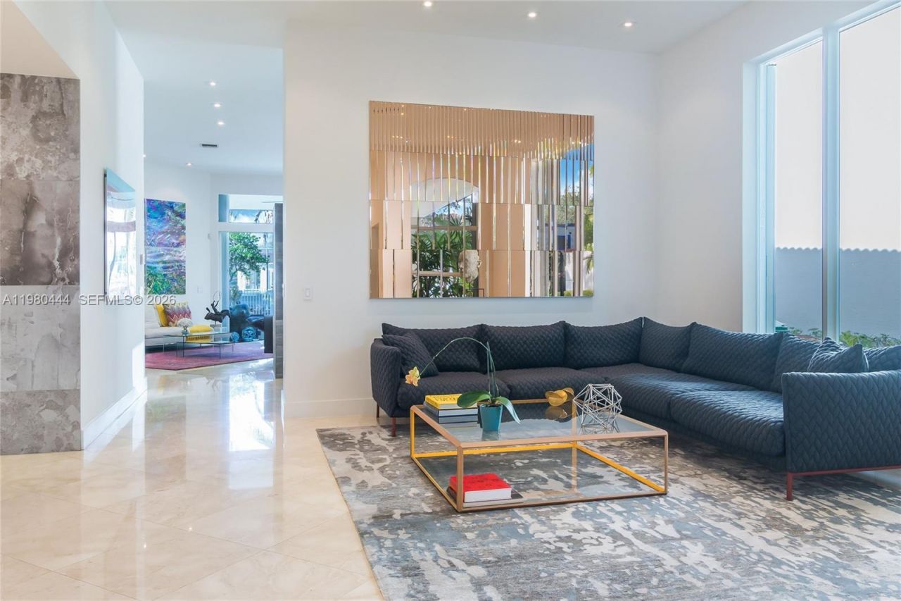 1651 NE 196th St , Miami, FL 33179 Photo