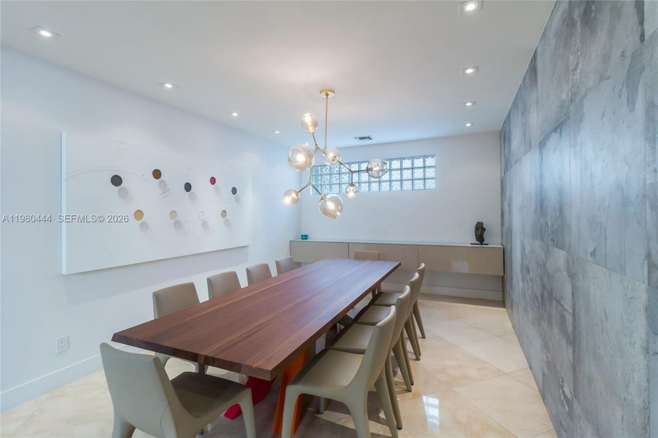 1651 NE 196th St , Miami, FL 33179 Photo