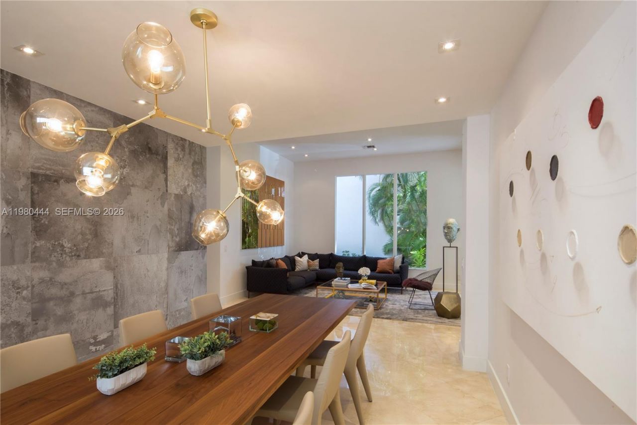 1651 NE 196th St , Miami, FL 33179 Photo