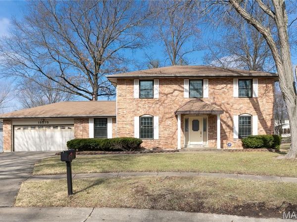 15575 Clover Ridge Drive , Chesterfield, MO 63017