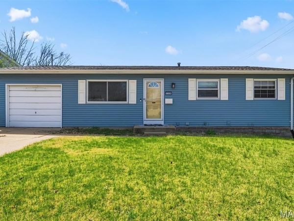 1528 Ville Rosa Lane, Hazelwood, MO 63042