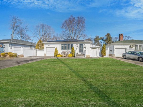23 Pearsall Place , Deer Park, NY 11729