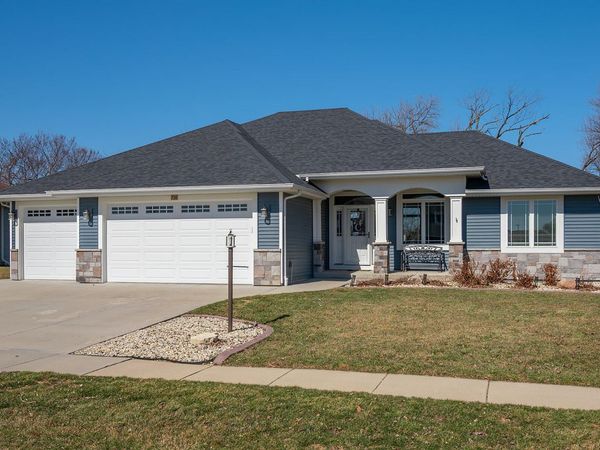 738 Willow Bend Dr, Waterford, WI 53185