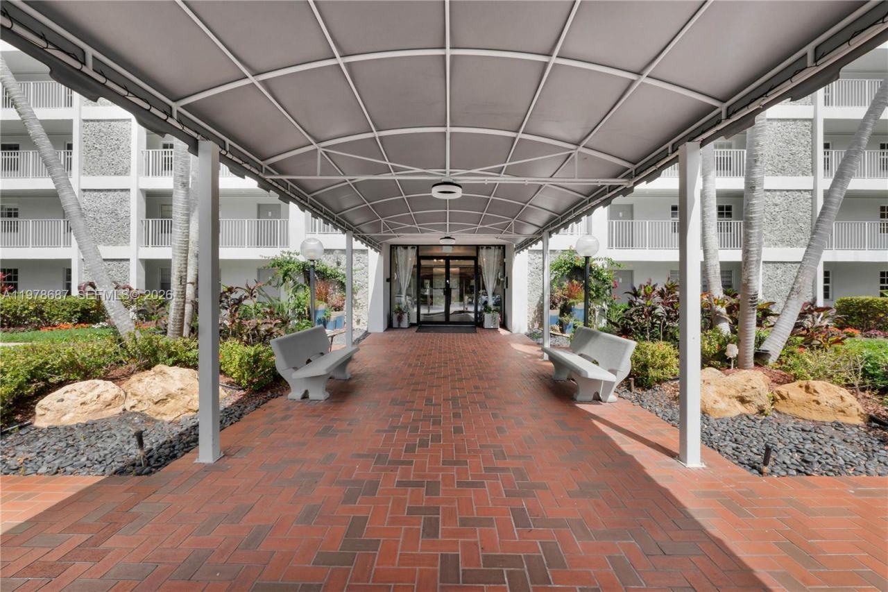 4015 W Palm Aire Dr , Unit 307, Pompano Beach, FL 33069 Photo