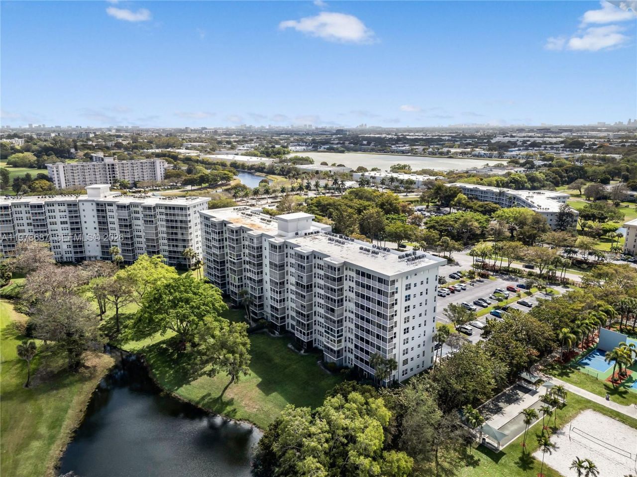 4015 W Palm Aire Dr , Unit 307, Pompano Beach, FL 33069 Photo