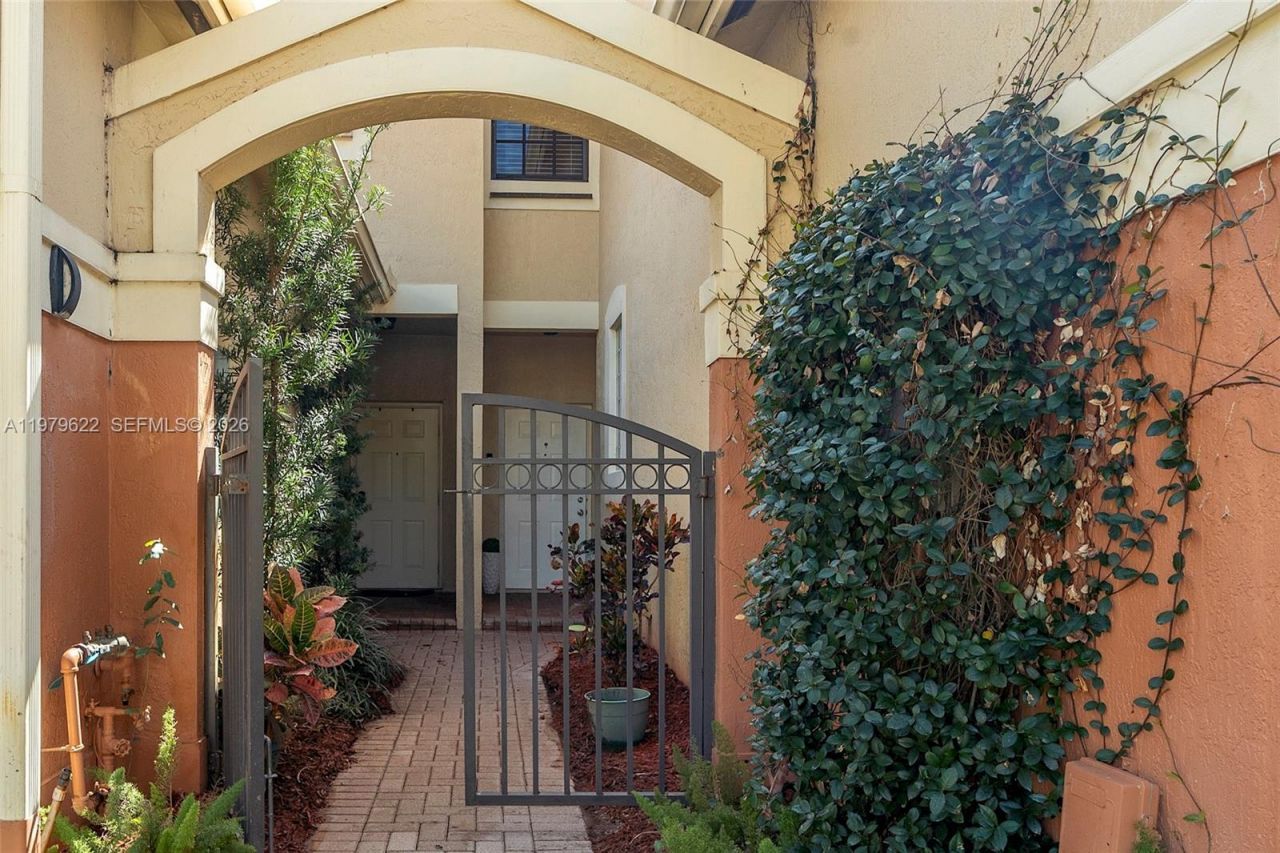 3892 Tree Top Dr, Weston, FL 33332 Photo