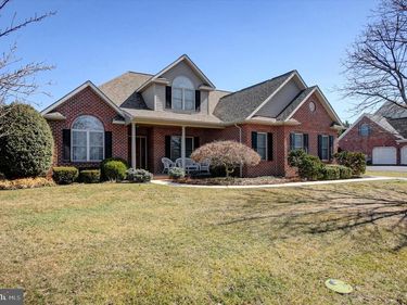 1634 MAJESTIC DRIVE, CHAMBERSBURG, PA 17202