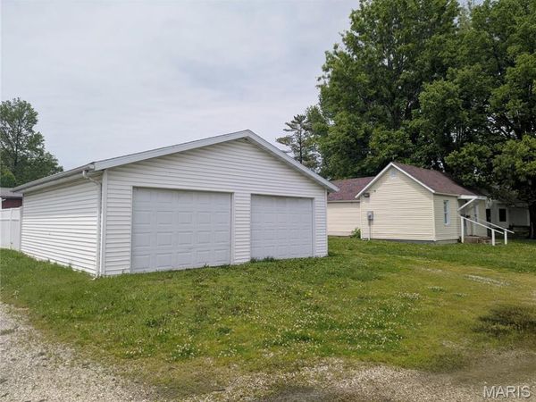 701 White Avenue, Greenville, IL 62246