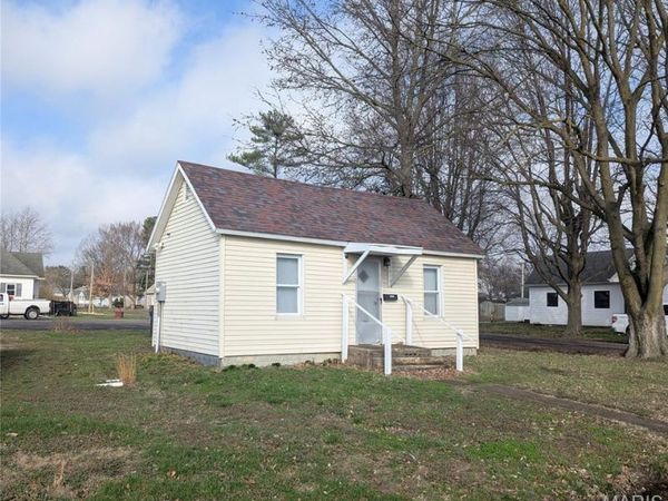 701 White Avenue, Greenville, IL 62246