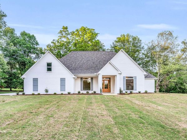 320 Crosby Ln, Columbus, MS 39701