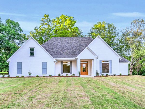 320 Crosby Ln, Columbus, MS 39701