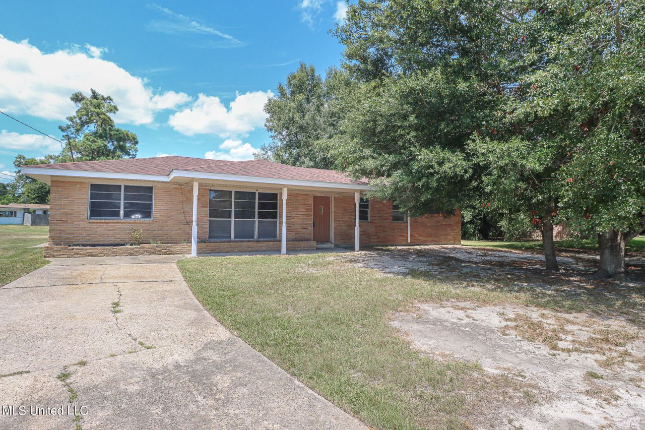 2460 Carter Road, Biloxi, MS 39531 Main Photo