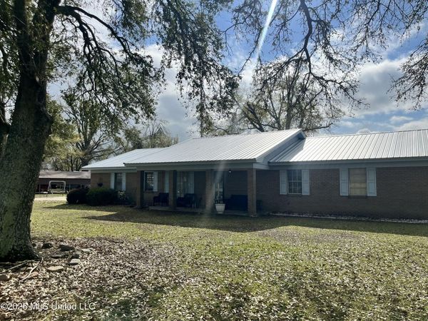 5219 State Highway 149 , Louise, MS 39097