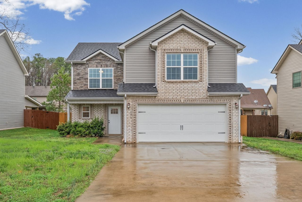 1217 Gentry Dr, Clarksville, TN 37043 Main Photo