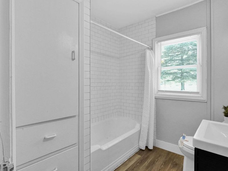 1366 Duxberry Avenue , Columbus, OH 43211 Photo 12