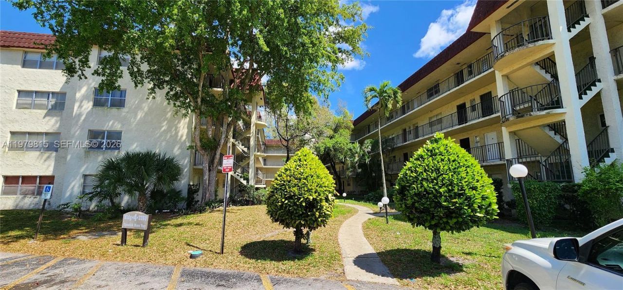 3360 Spanish Moss Ter , Unit 104, Lauderhill, FL 33319 Photo