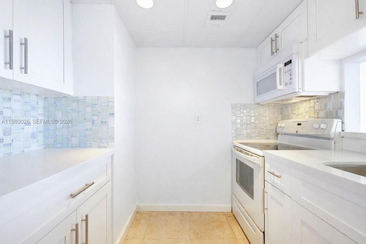 7601 E Treasure Dr, Unit 2309, North Bay Village, FL 33141 Photo