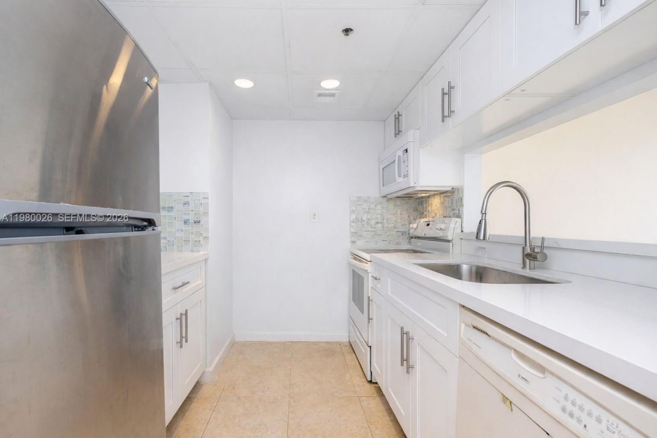 7601 E Treasure Dr, Unit 2309, North Bay Village, FL 33141 Photo