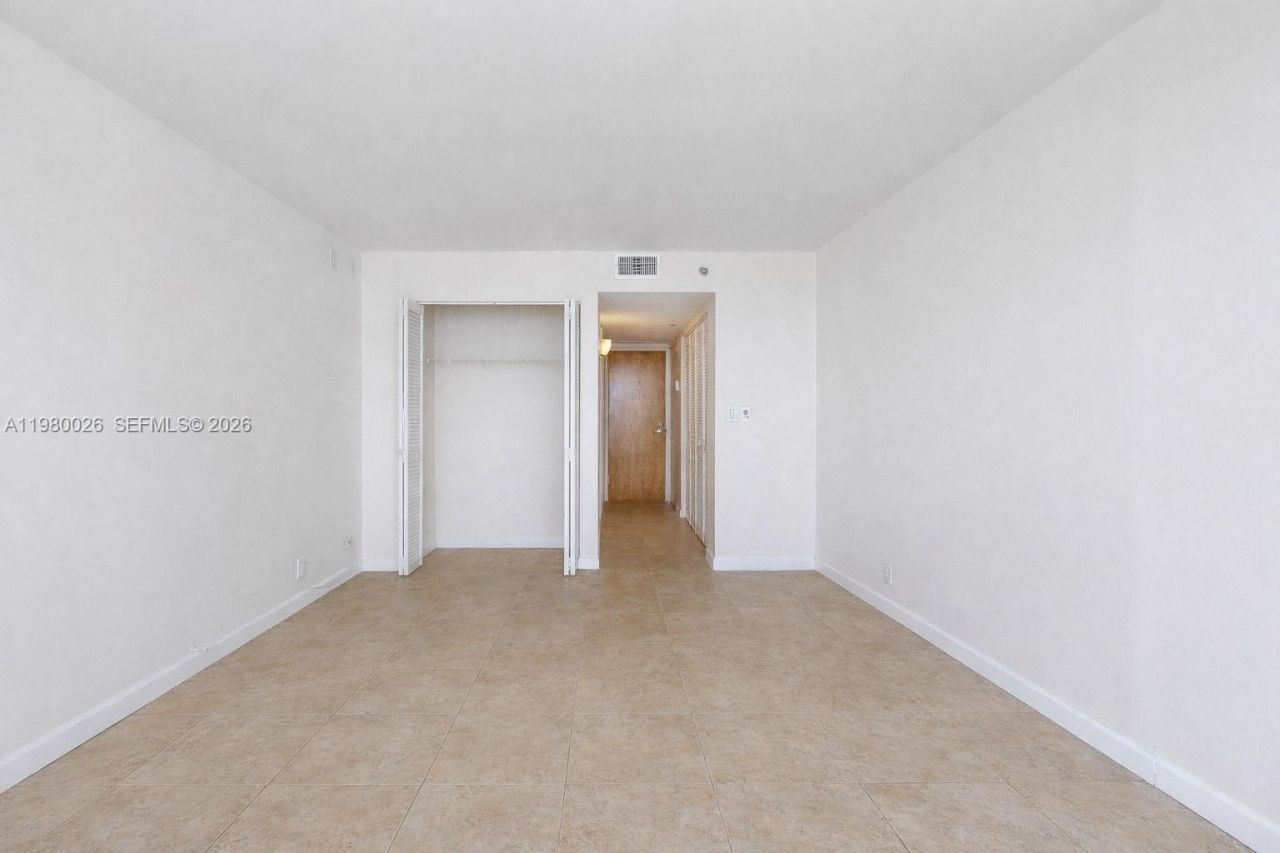 7601 E Treasure Dr, Unit 2309, North Bay Village, FL 33141 Photo