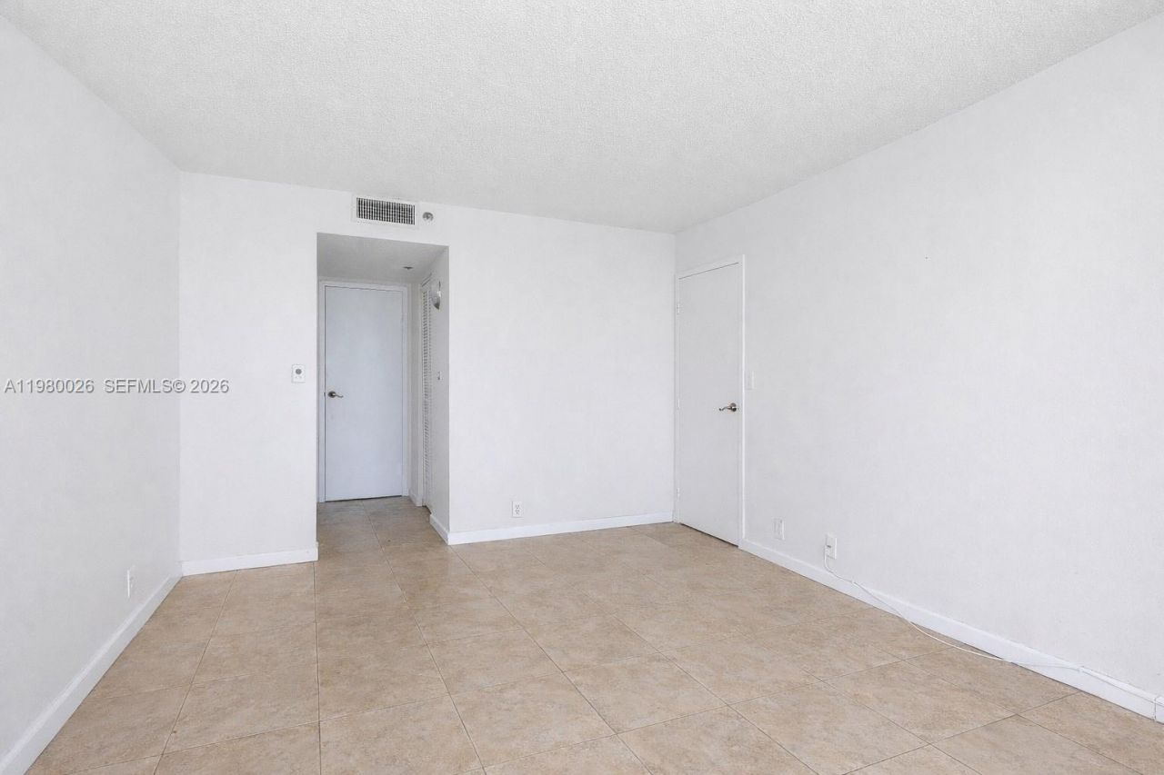 7601 E Treasure Dr, Unit 2309, North Bay Village, FL 33141 Photo