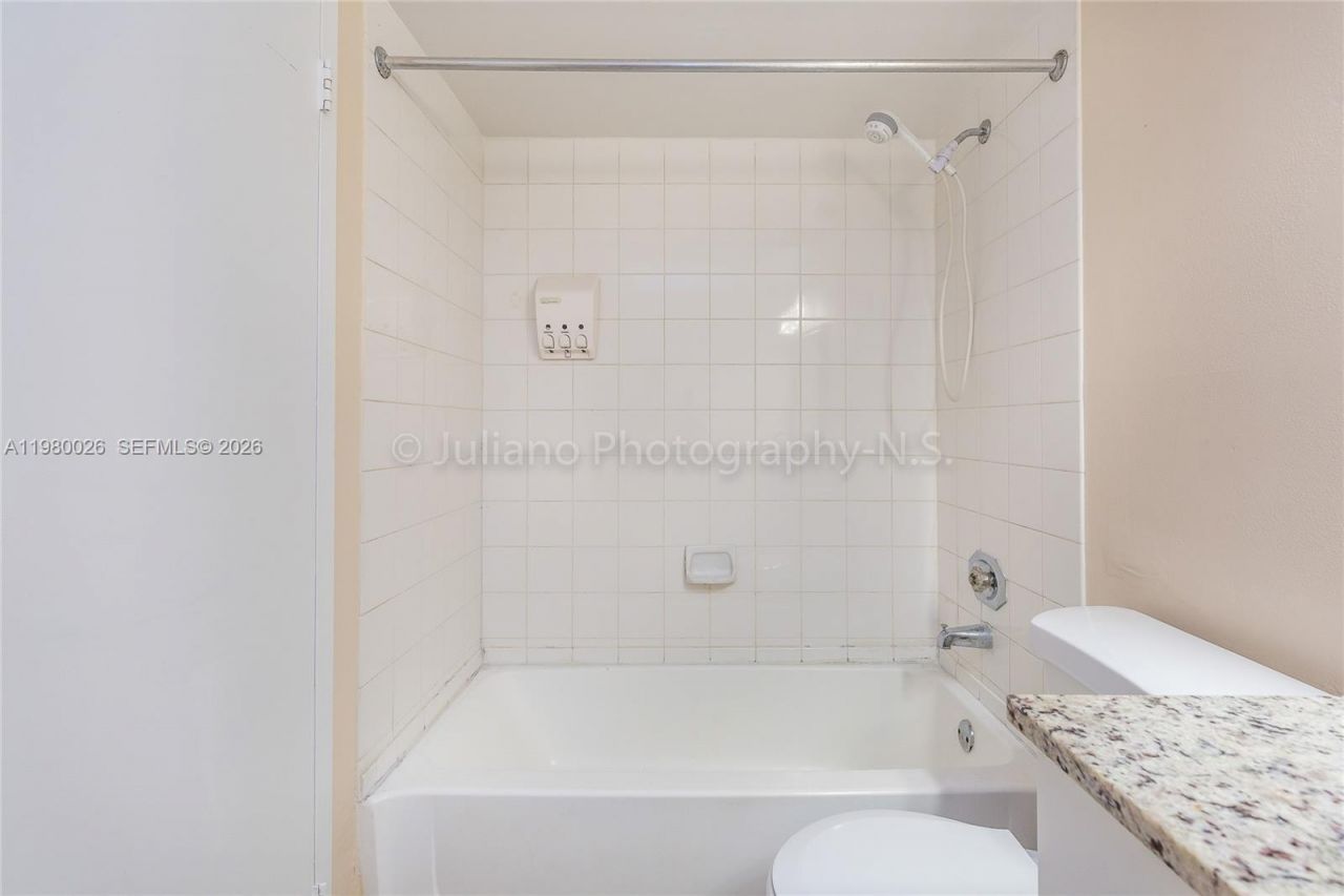 7601 E Treasure Dr, Unit 2309, North Bay Village, FL 33141 Photo