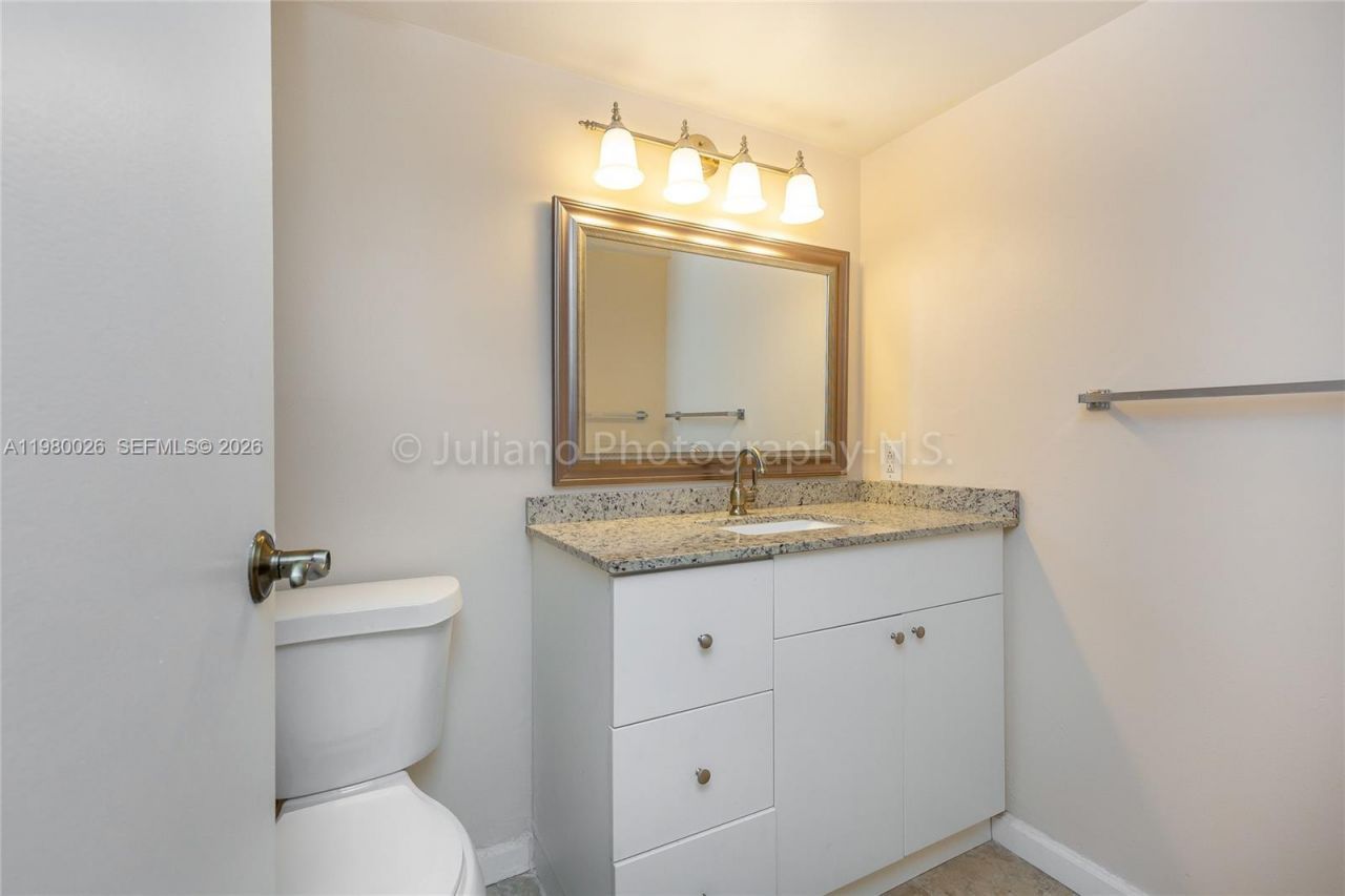 7601 E Treasure Dr, Unit 2309, North Bay Village, FL 33141 Photo