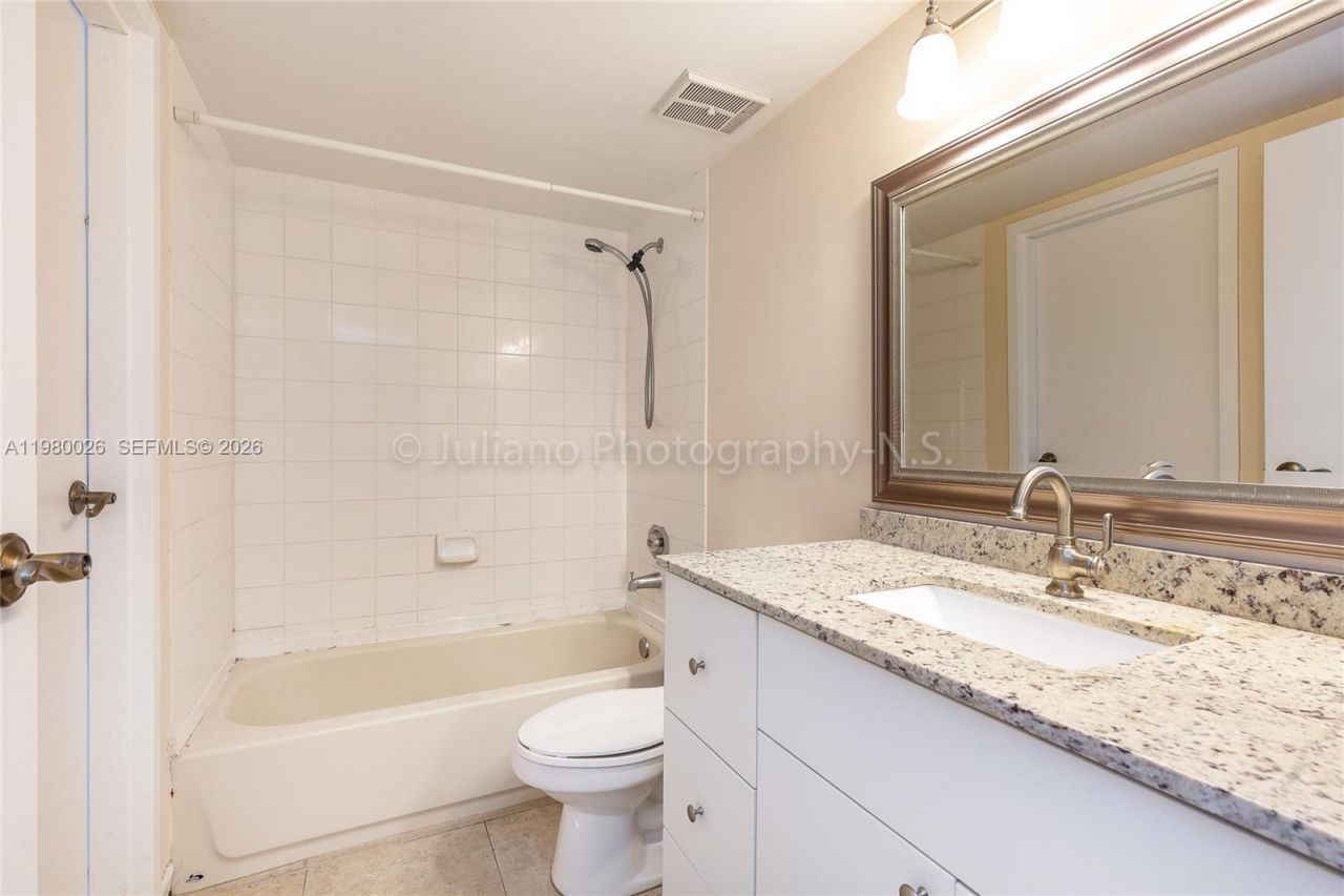 7601 E Treasure Dr, Unit 2309, North Bay Village, FL 33141 Photo