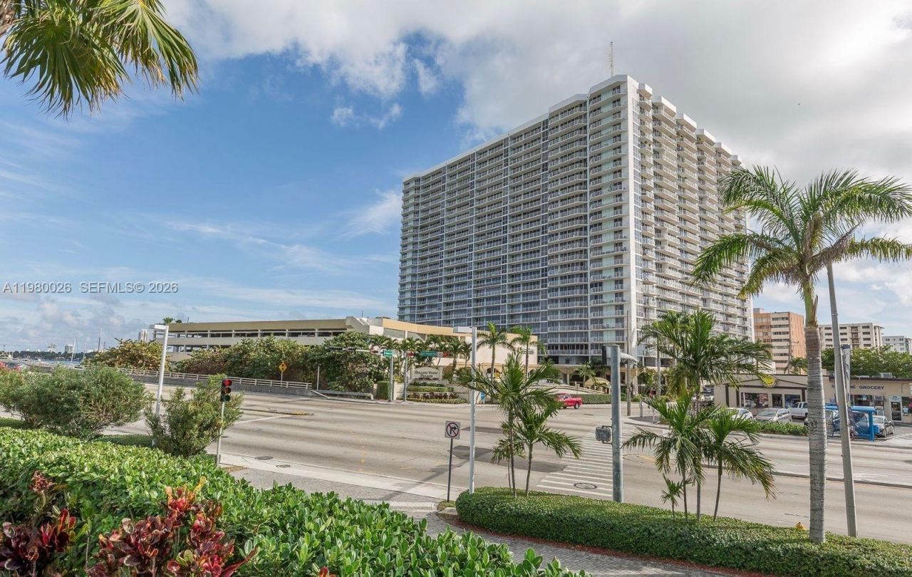 7601 E Treasure Dr, Unit 2309, North Bay Village, FL 33141 Photo