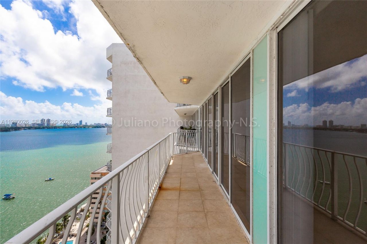 7601 E Treasure Dr, Unit 2309, North Bay Village, FL 33141 Photo