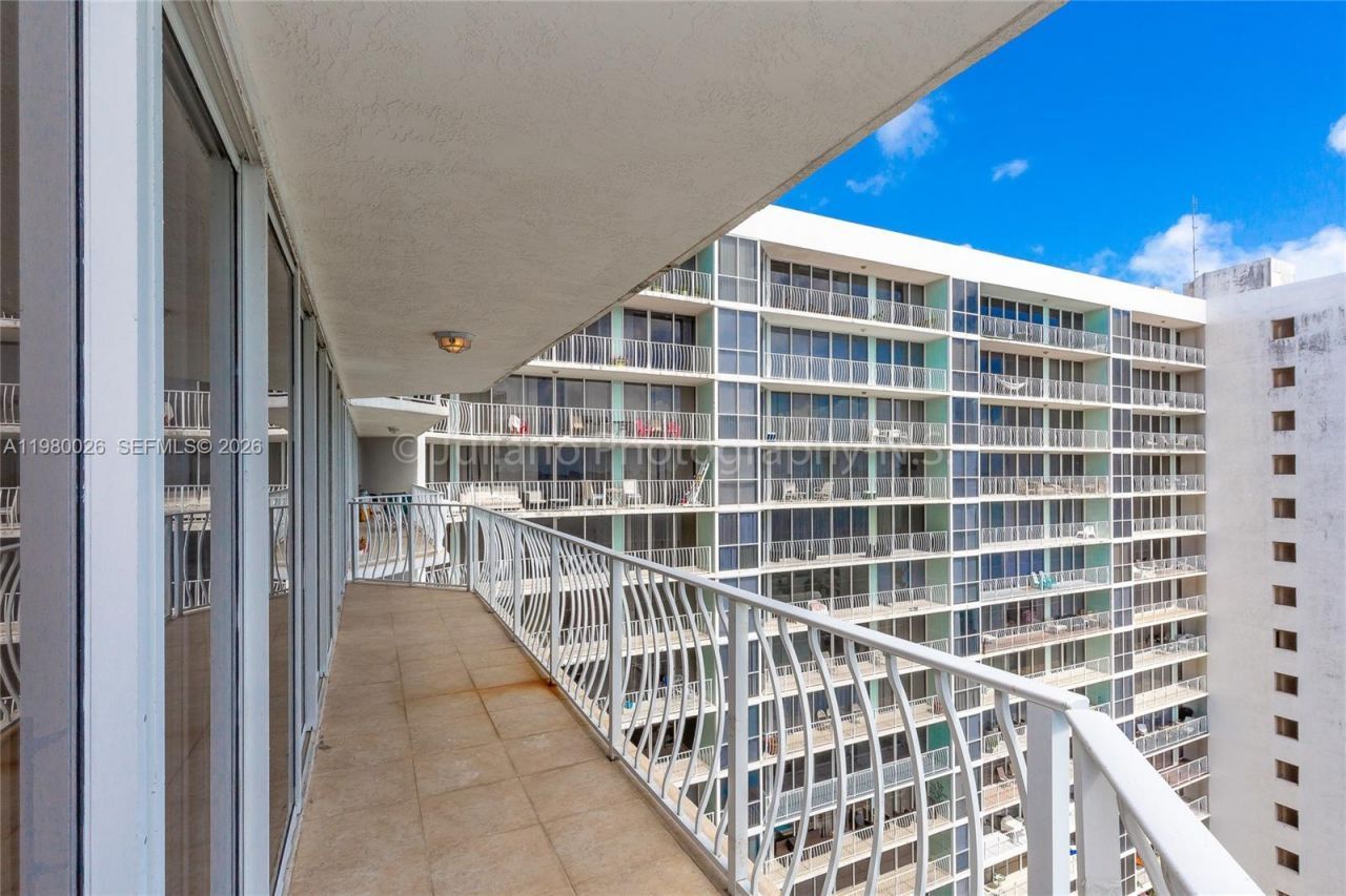 7601 E Treasure Dr, Unit 2309, North Bay Village, FL 33141 Photo