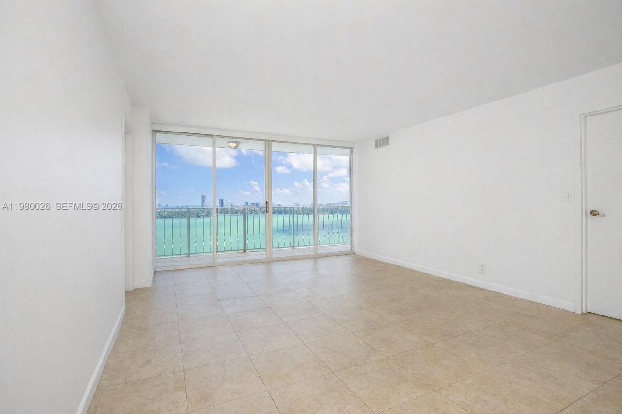 7601 E Treasure Dr, Unit 2309, North Bay Village, FL 33141 Photo