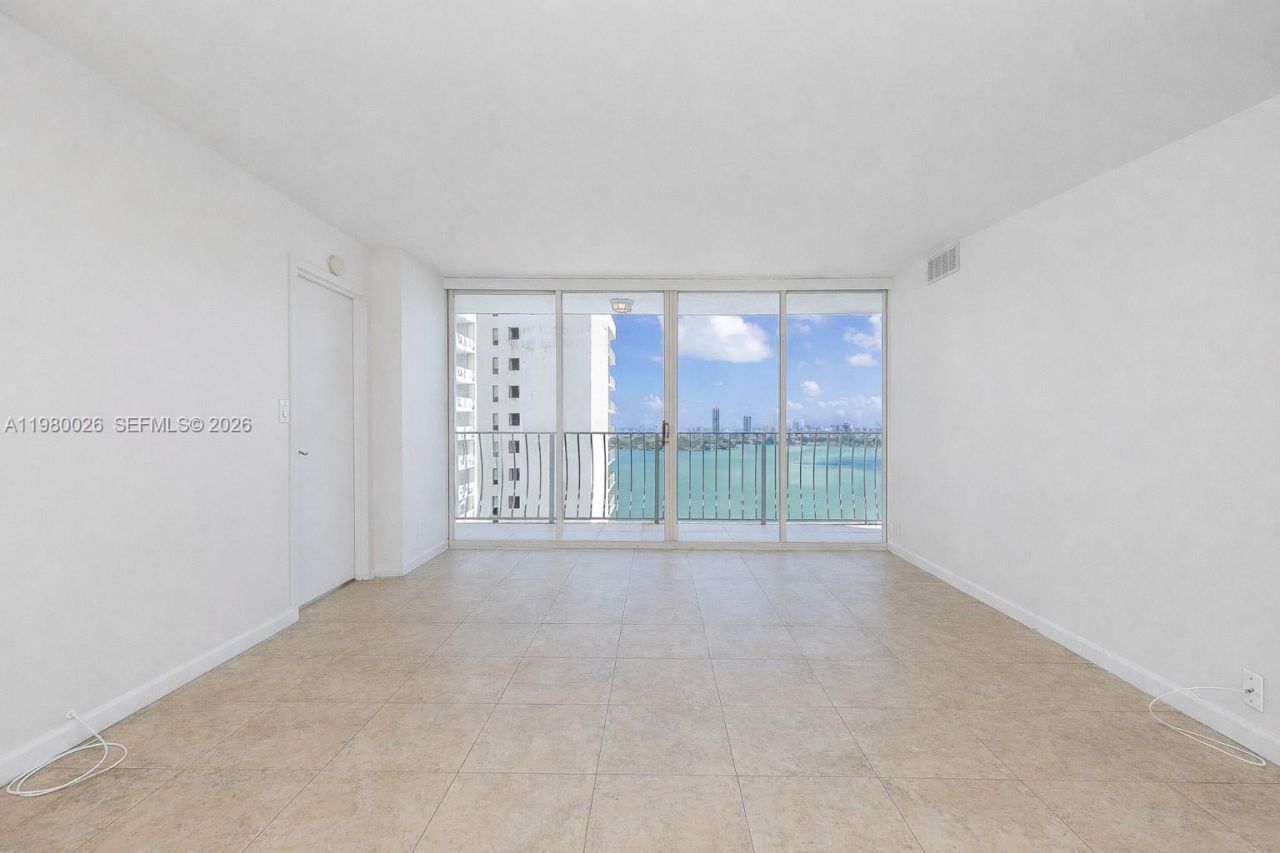7601 E Treasure Dr, Unit 2309, North Bay Village, FL 33141 Photo